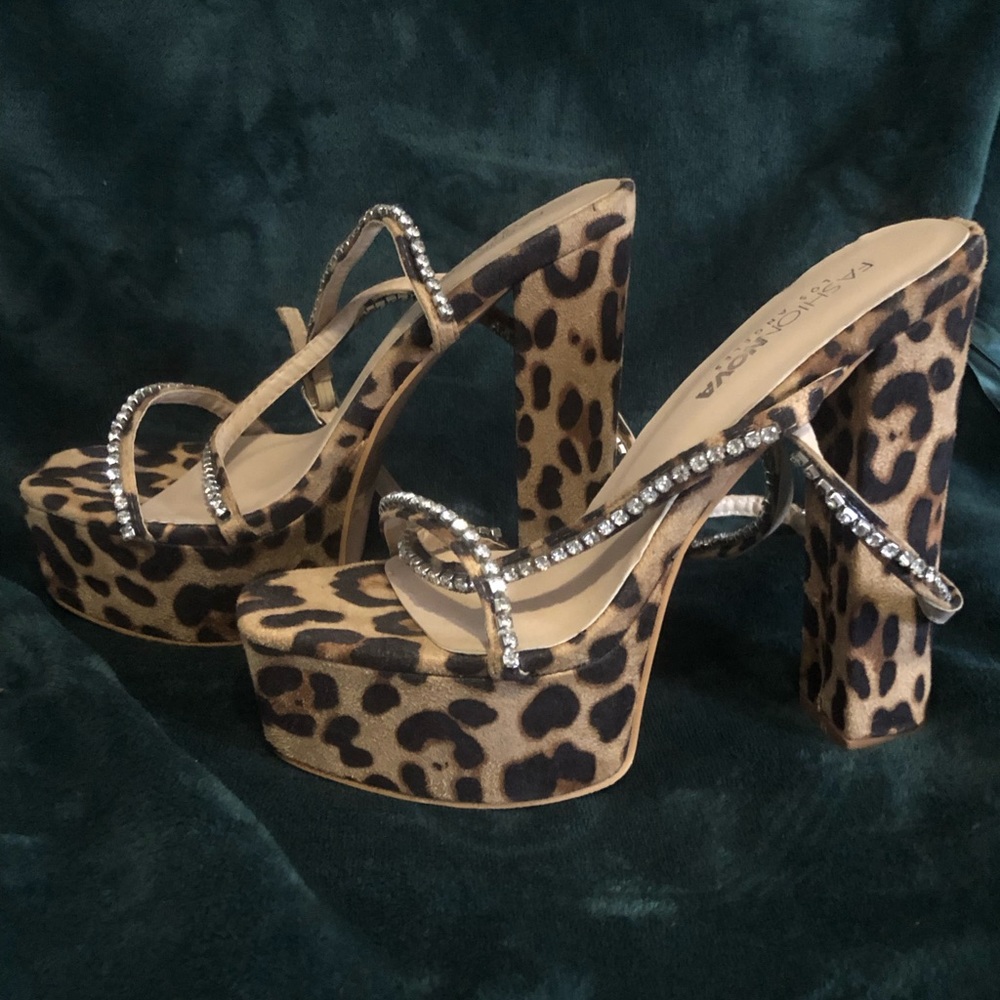 Leopard print hells